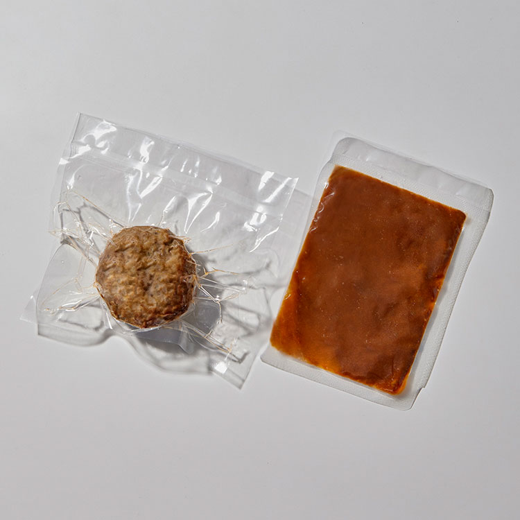 ４Ｘビーフのハンバーグ～デミグラスソースを添えて～