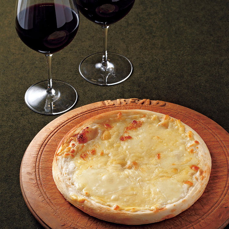 ３種のチーズピザ