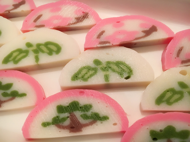 写真:おせち料理 かまぼこ