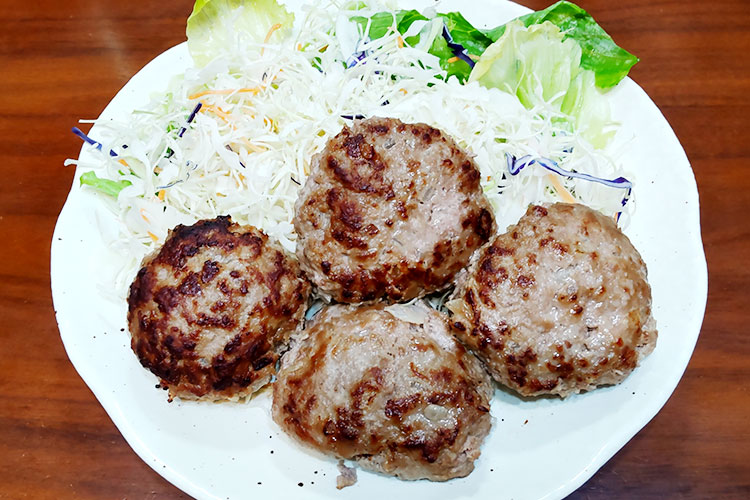 写真:田作りのつみれ・ハンバーグ