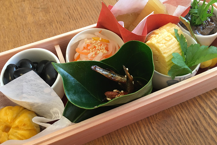 写真:おせちが余る理由と対策