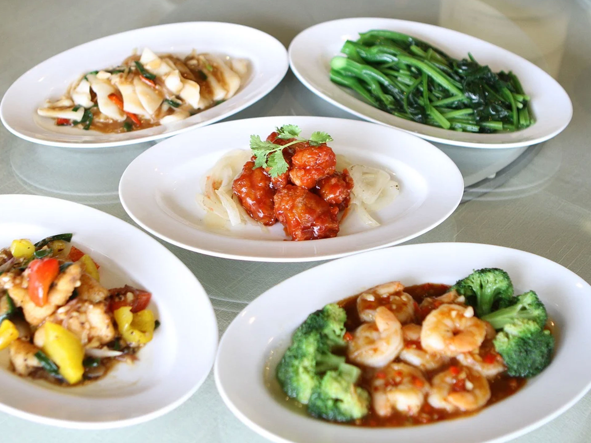 写真:洋風おせち・中華風おせちのお正月