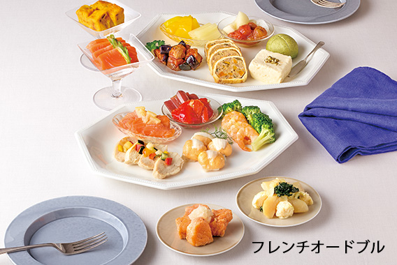 写真：おしゃれな食器や盛り付けで楽しむ