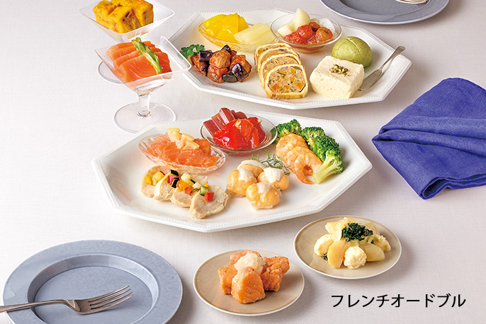 写真：おしゃれな食器や盛り付けで楽しむ