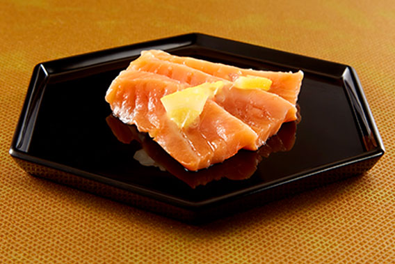 サーモンのミキュイ レモン風味のクリームソース