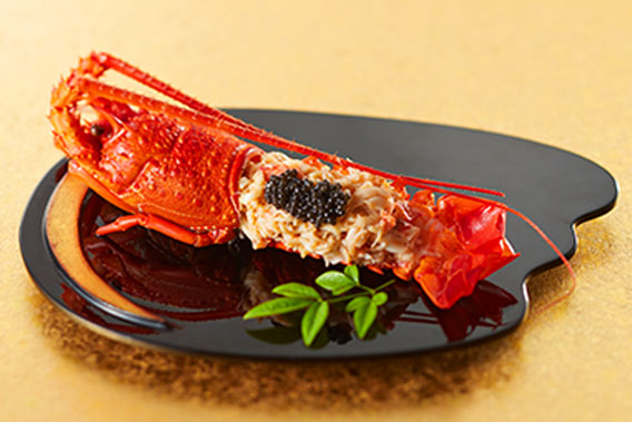 伊勢海老カクテルソース和え（キャビア添え）